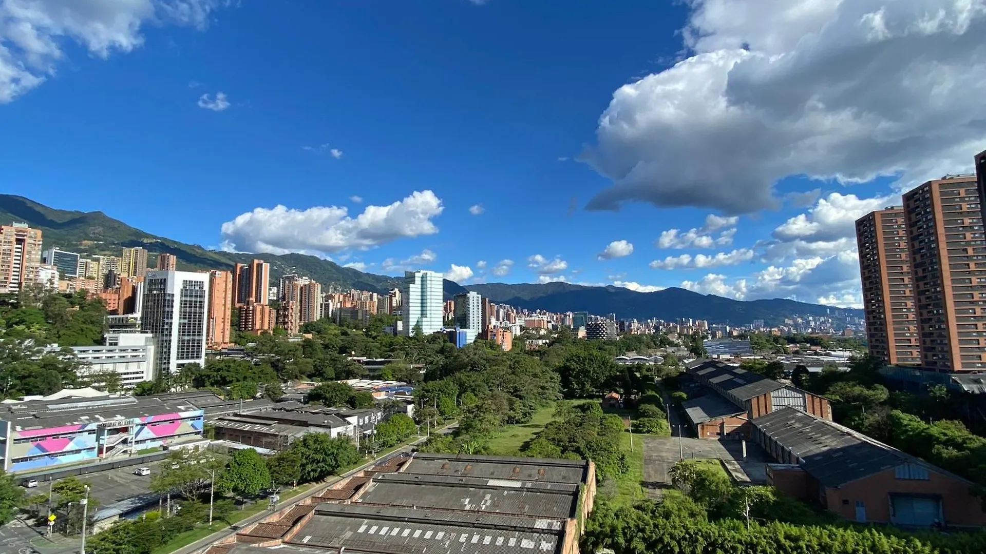 Comodo Y Completo Apartamento Cerca A Provenza Medellín 0*,  Kolombiya